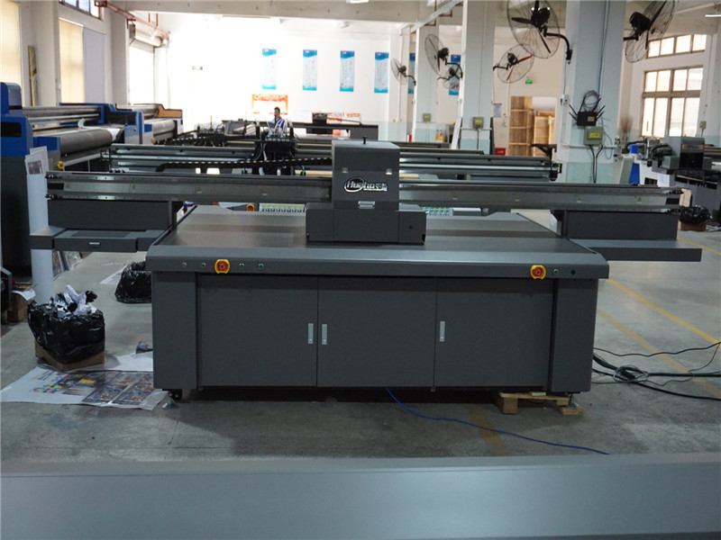 uv平板打印機(jī)打印什么產(chǎn)品需要刷涂層？(圖1)